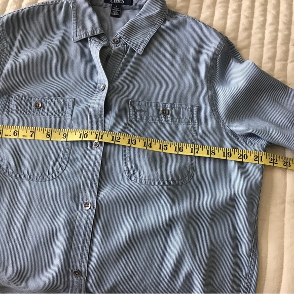 Chaps size M long sleeve button up shirt blue/white small stripe - Picture 6 of 8